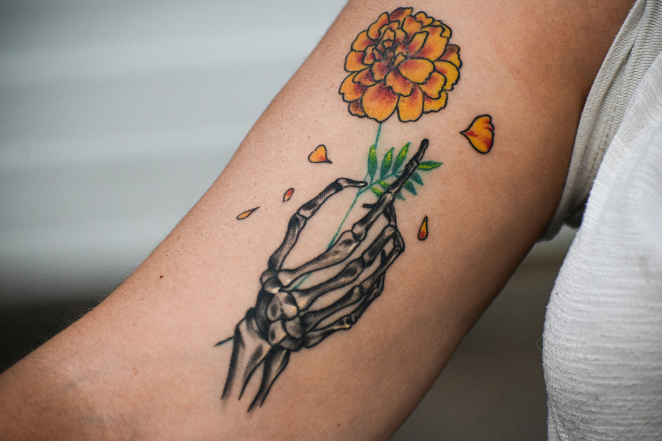 Infographic showing stages of tattoo healing process