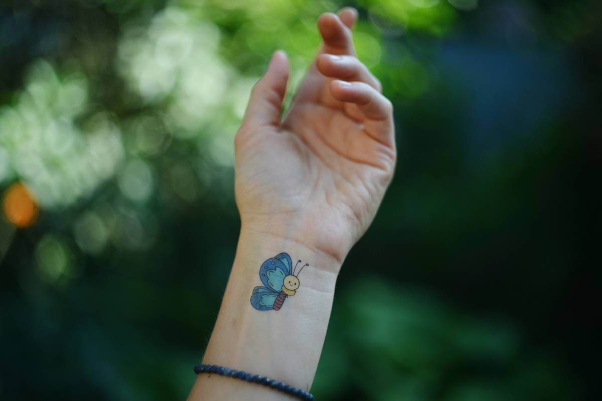 A low-poly interpretation of Malenia from Elden Ring holding her iconic weapon