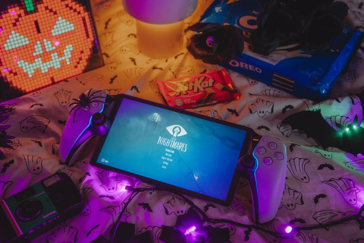 Infographic showing rise of gaming tattoos from 2018-2024, highlighting 68% growth in illustrative geometric styles among gamers aged 18-34