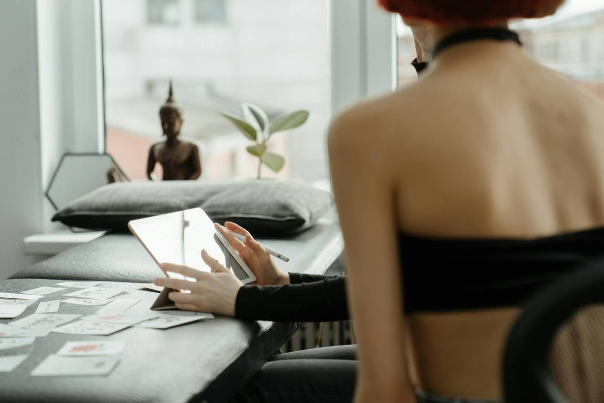 Why Your Glitch-Effect Gaming Tattoo Needs the Right Artist—And How to Find the Pros Who Nail It