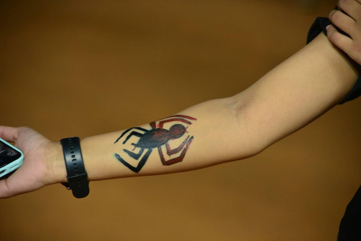 Bar chart showing 22% of U.S. gamers aged 18-34 have gaming tattoos; 39% feature bosses or major antagonists
